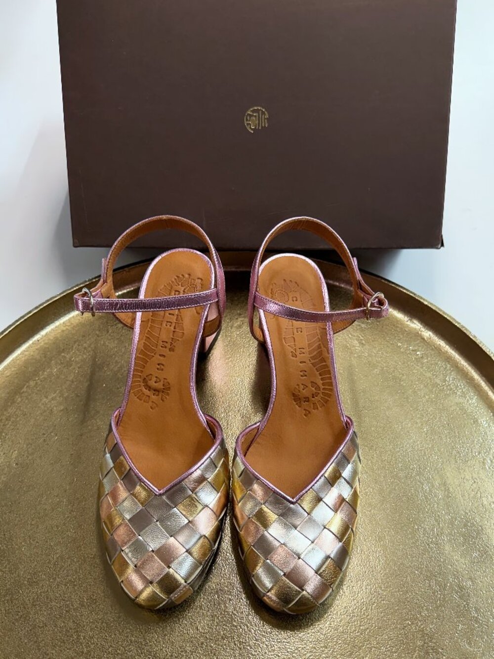CHIE MIHARA WOMEN SIZE 7 HEEL ABOUT 3"